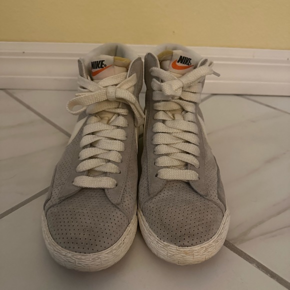 Nike Blazer Mid ‘77 Vintage Shoe - Picture 2 of 7